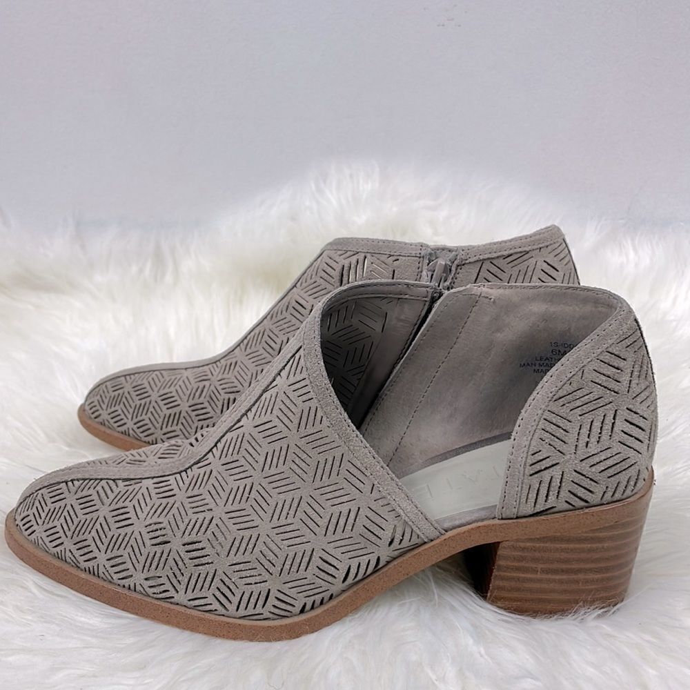 1. State | Tan pointy toe suede booties 6.0 cutout detail,zipper closure. - Picture 8 of 8